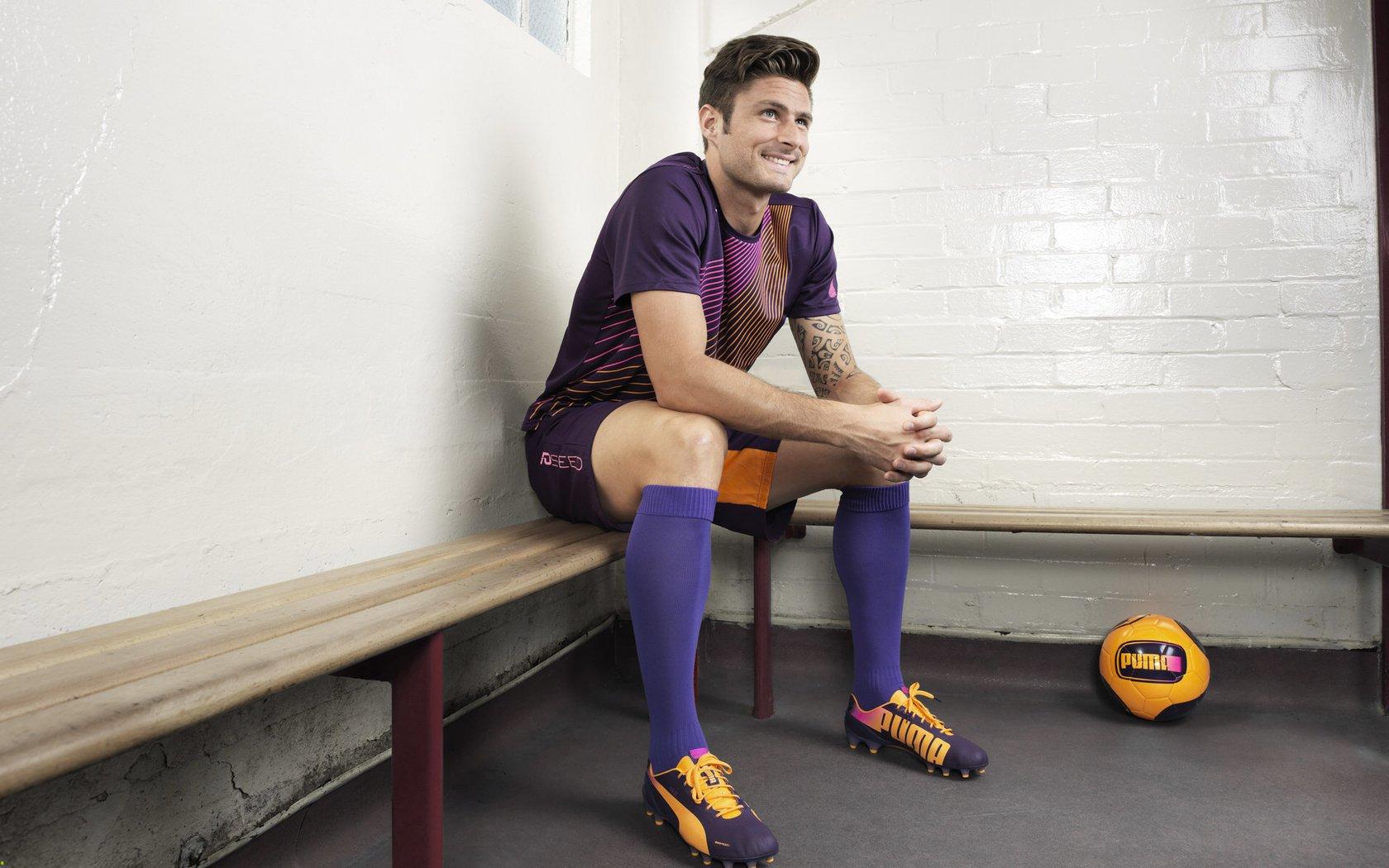 C罗梅开二度助球队逆转取胜 再创职业生涯里程碑