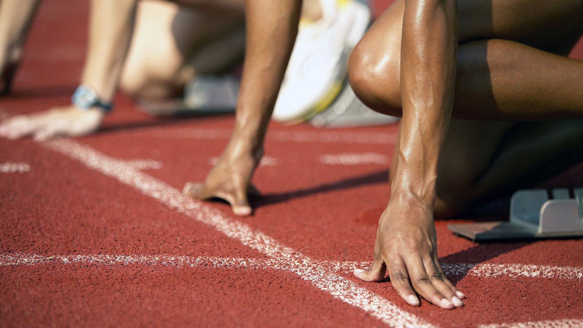 王者归来!XX队鏖战五局成功卫冕,创历史三连冠伟业